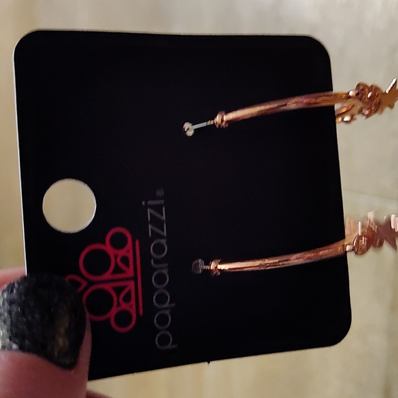 Paparazzi hoop earrings